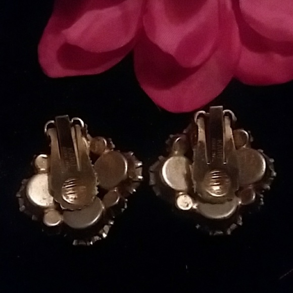 💞SALE VINTAGE KARU ARKE INC. RHINESTONE EARRINGS - Picture 3 of 8